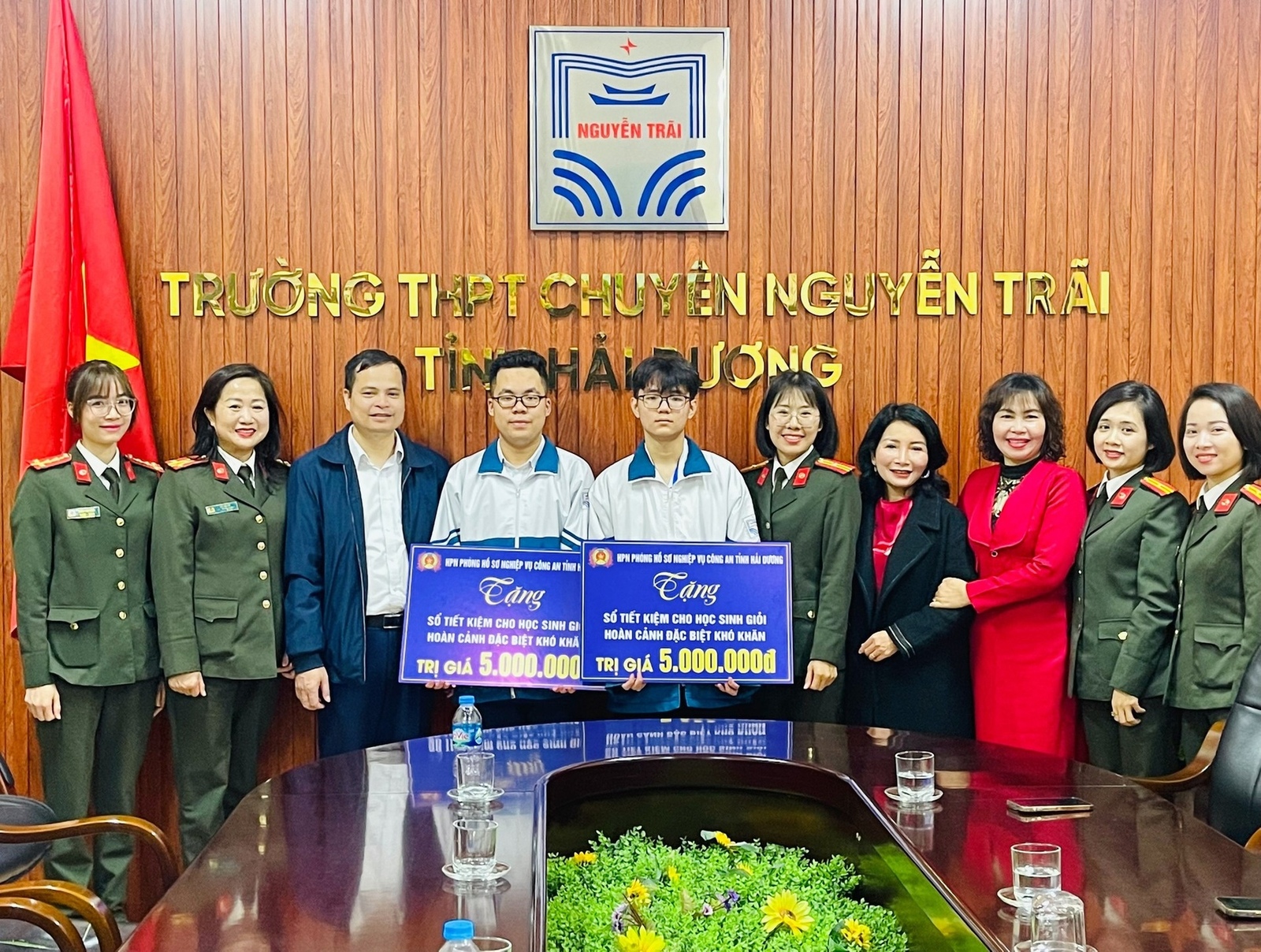 Hoạt động thiện nguyện "Cùng em đến trường".